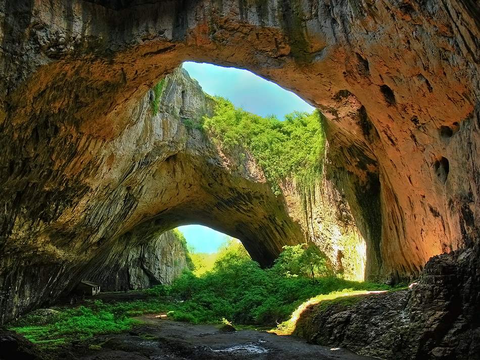 Самые интересные пещеры Болгарии